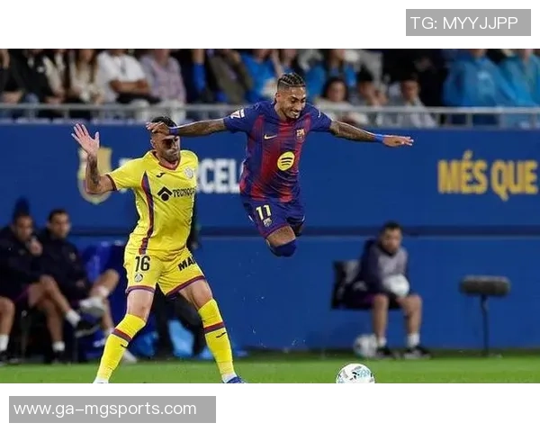 国家德比不上场也能出力！巴萨神锋场边行为，让全队士气爆棚