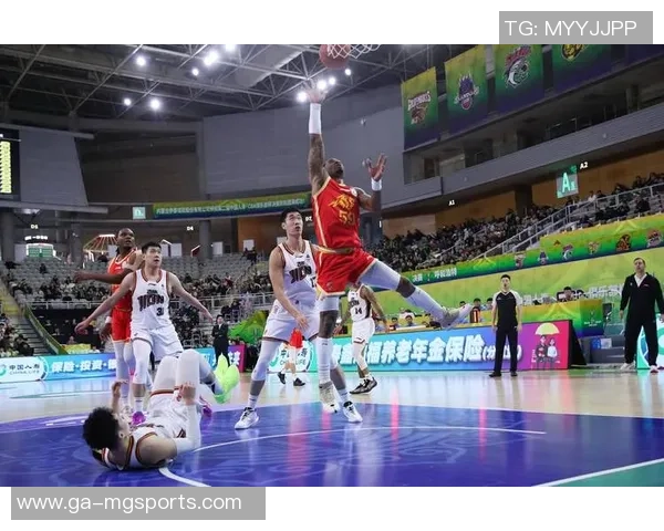 布朗再现三分雨，协助浙江广厦男篮俱乐部杯三连胜